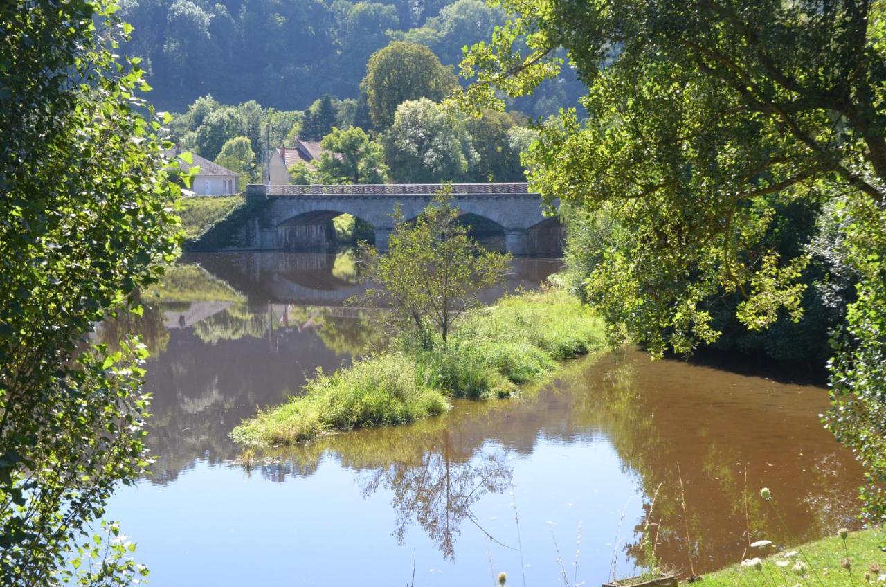 Gite Au Bord De L'Eau Jusqu'A 8 Personnes Chambon-sur-Voueize Dış mekan fotoğraf